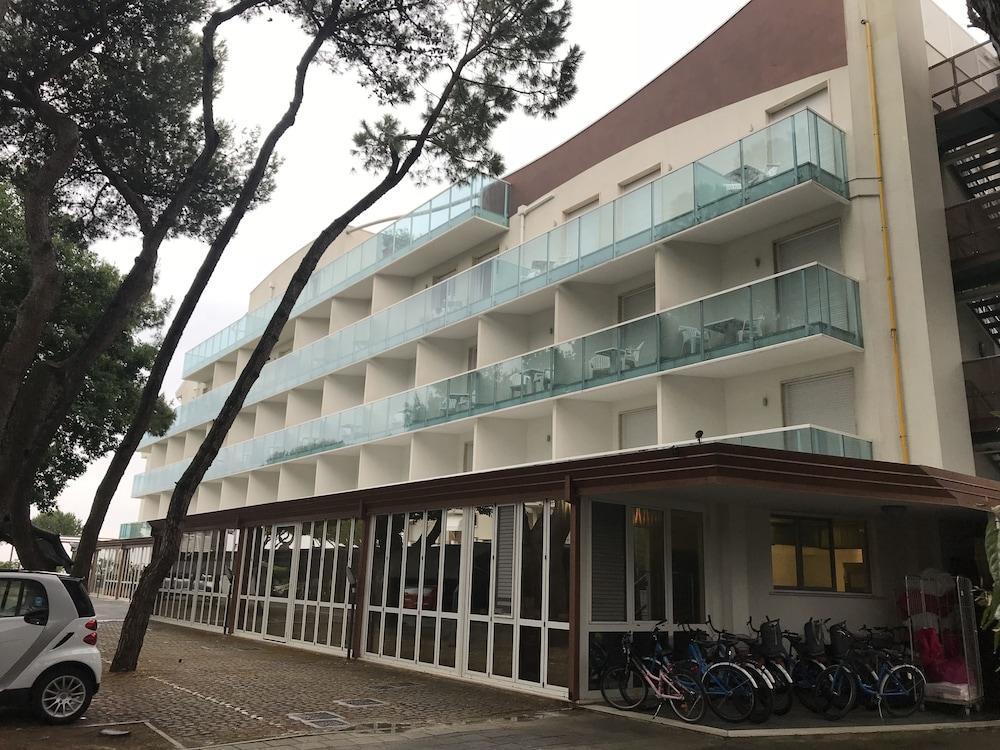 Park Hotel Ermitage Resort & Spa リド・ディ・イエゾロ エクステリア 写真