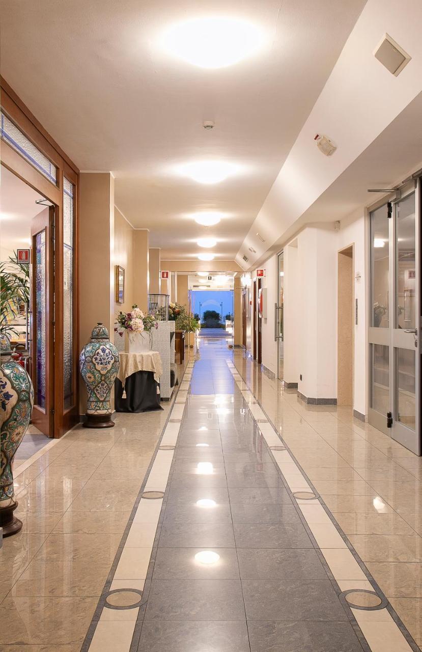 Park Hotel Ermitage Resort & Spa リド・ディ・イエゾロ エクステリア 写真